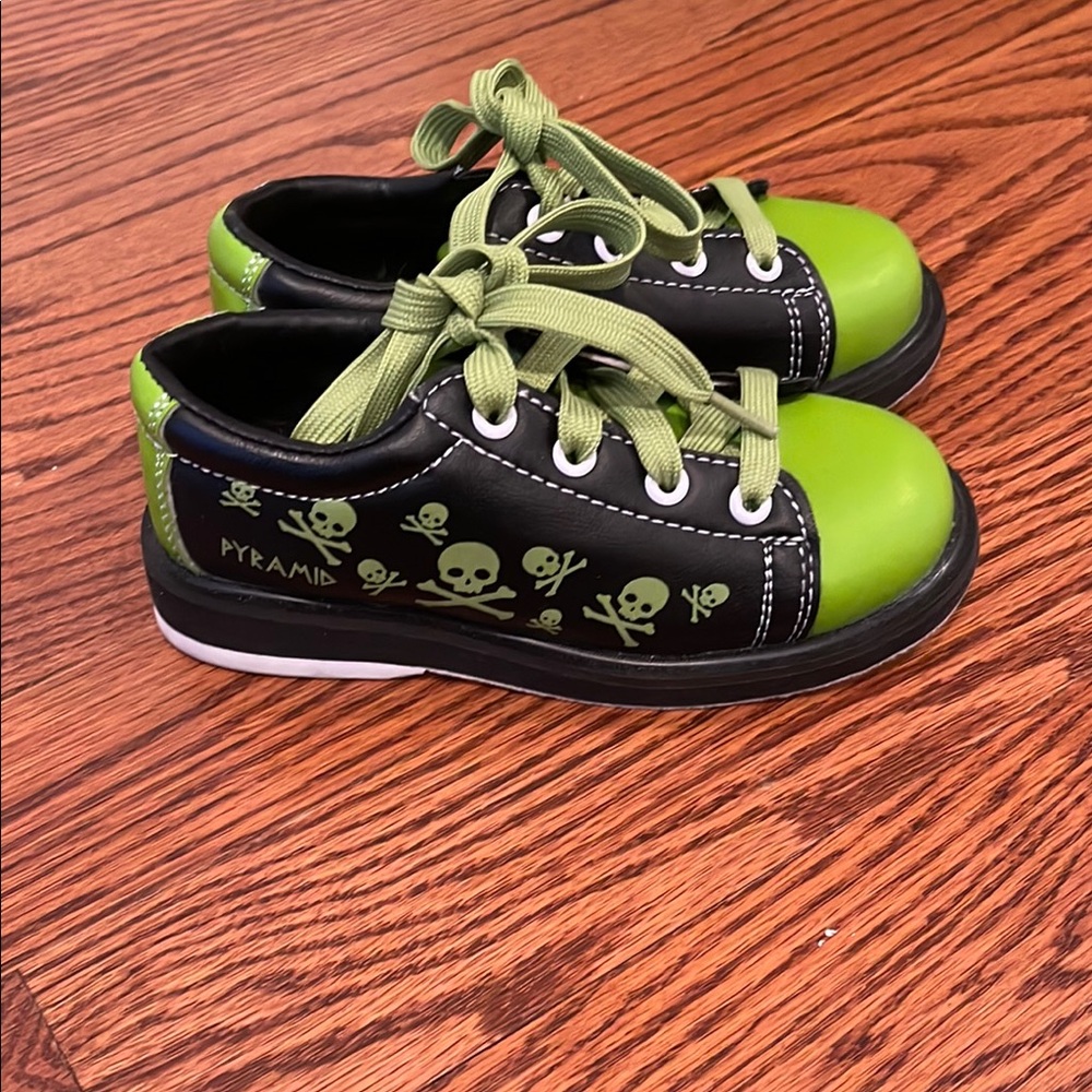 Pyramid Youth Bowling shoes